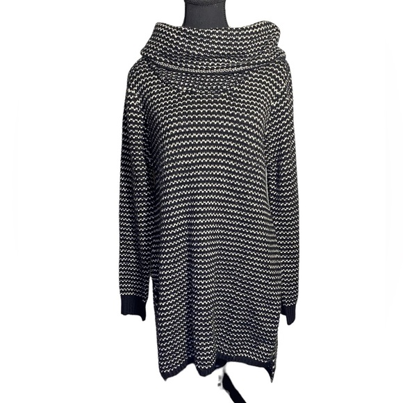 Papillion Sweaters - Papillion Black and White Houndstooth Knit Turtleneck Sweater